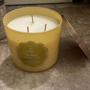 Bath & Body Works Lemon Cake Pop Candle